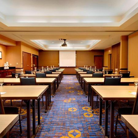 Courtyard By Marriott Madison East Hotel Exterior photo